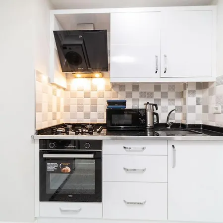 Modern And Central Flat Near Beach In Muratpasa *